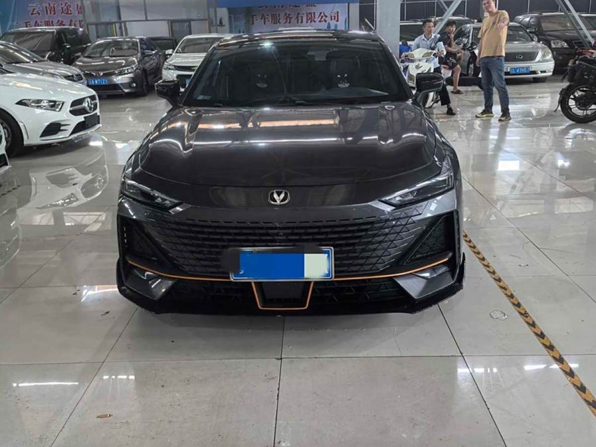 長安 長安UNI-V  2022款 1.5T 運(yùn)動版圖片