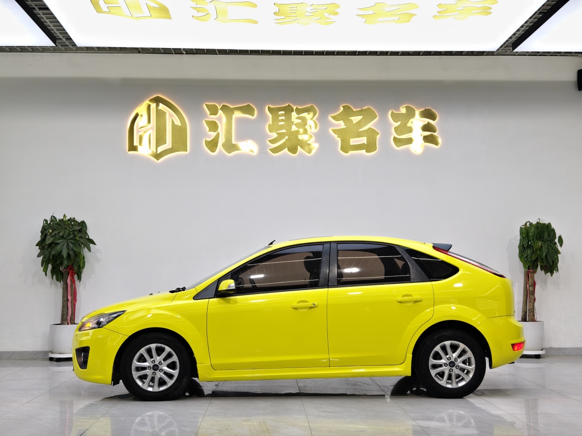 福特 ?？怂? 2011款 兩廂 1.8L 自動(dòng)時(shí)尚型圖片