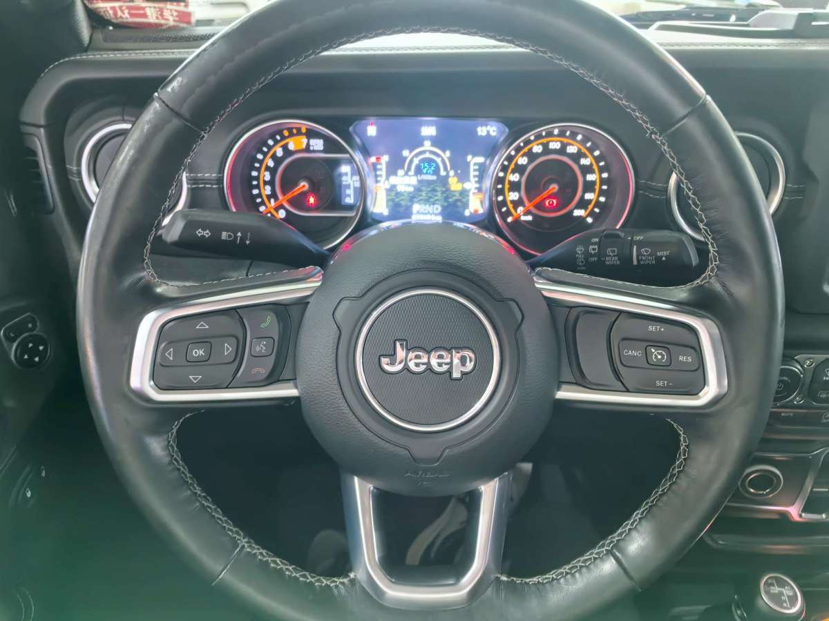 Jeep 牧马人  2018款 2.0T Sahara 四门版图片