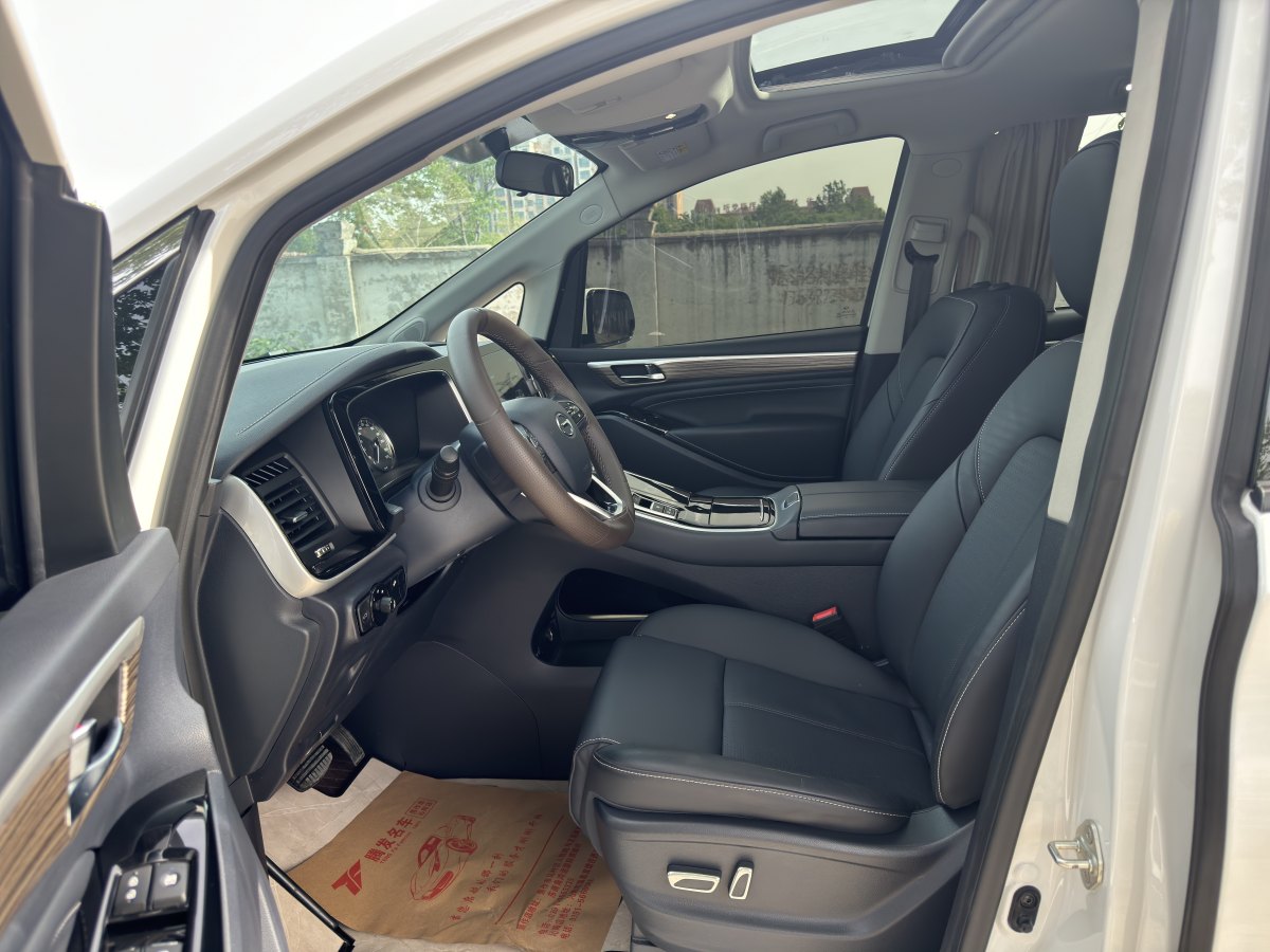 廣汽傳祺 M8  2024款 領(lǐng)秀系列 390T 尊享版圖片