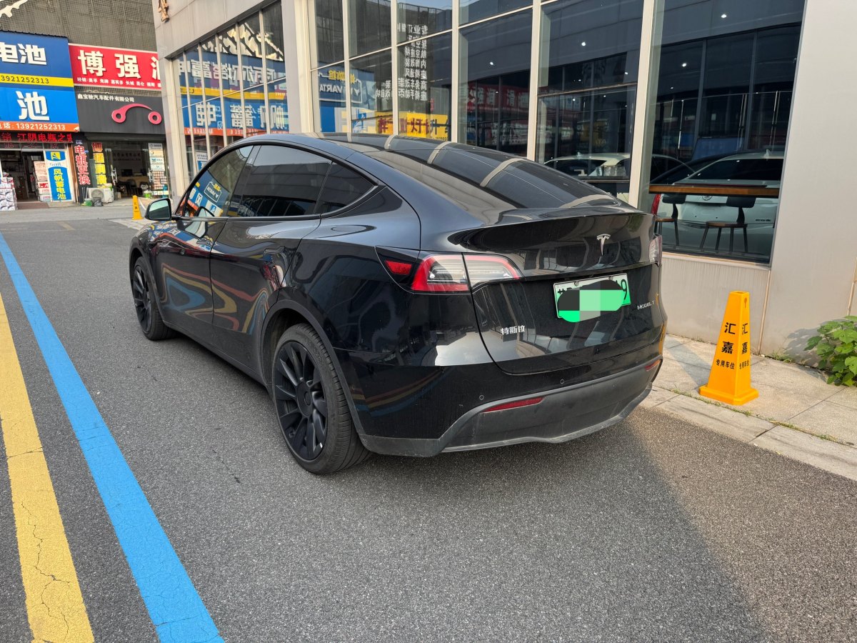 特斯拉 Model Y  2021款 改款 標(biāo)準(zhǔn)續(xù)航后驅(qū)升級(jí)版圖片