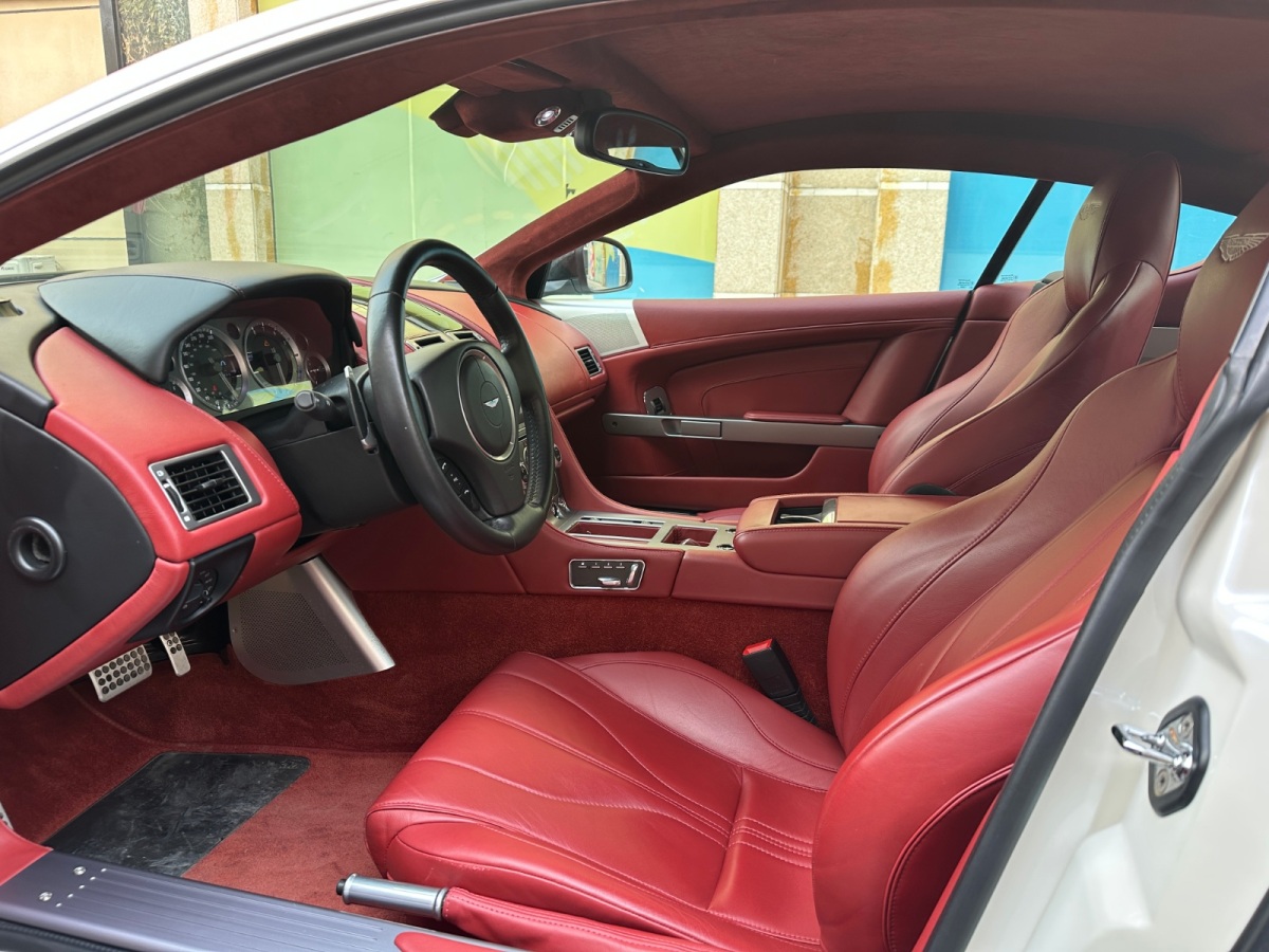 阿斯顿·马丁 阿斯顿・马丁DB9  2013款 6.0L Coupe图片