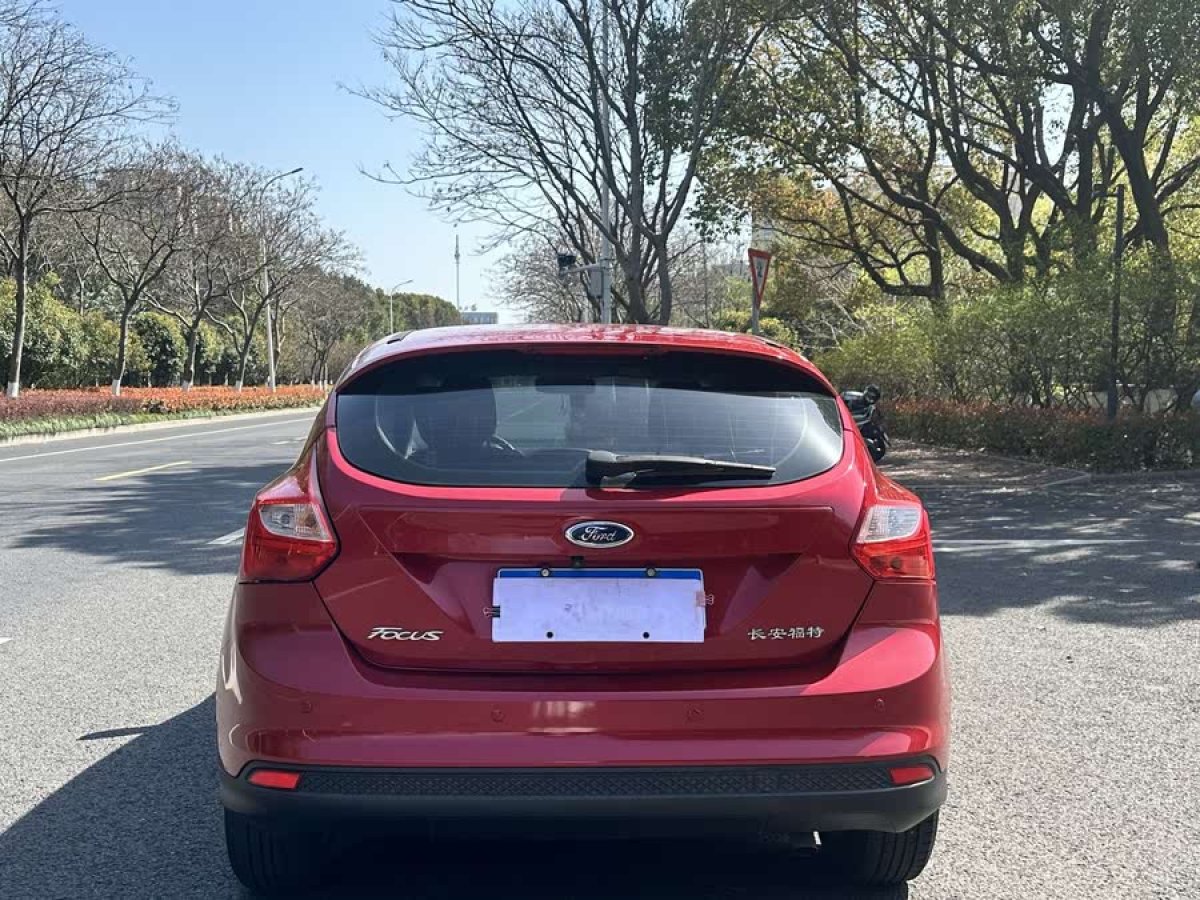 福特 ?？怂? 2012款 兩廂 1.6L 自動舒適型圖片