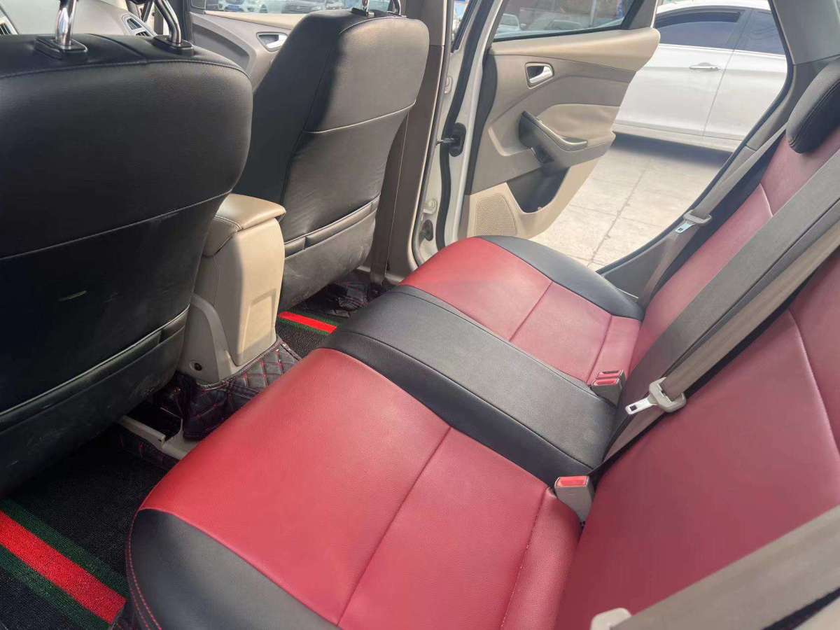2015年6月福特 福克斯  2015款 两厢 1.6L 自动舒适型