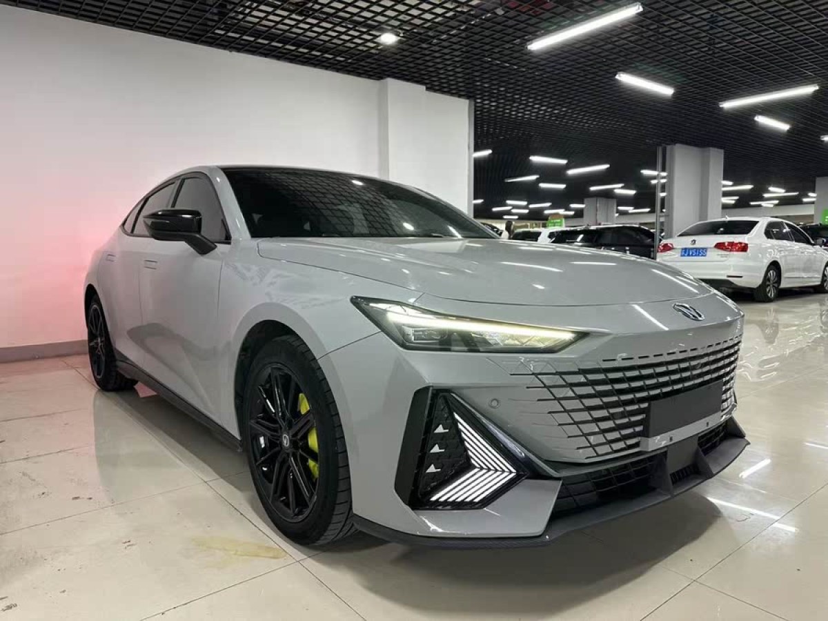 長(zhǎng)安 長(zhǎng)安UNI-V  2022款 1.5T 尊貴型圖片