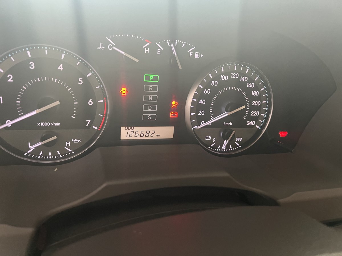 豐田 蘭德酷路澤  2015款 4.0L V6 中東低配版圖片
