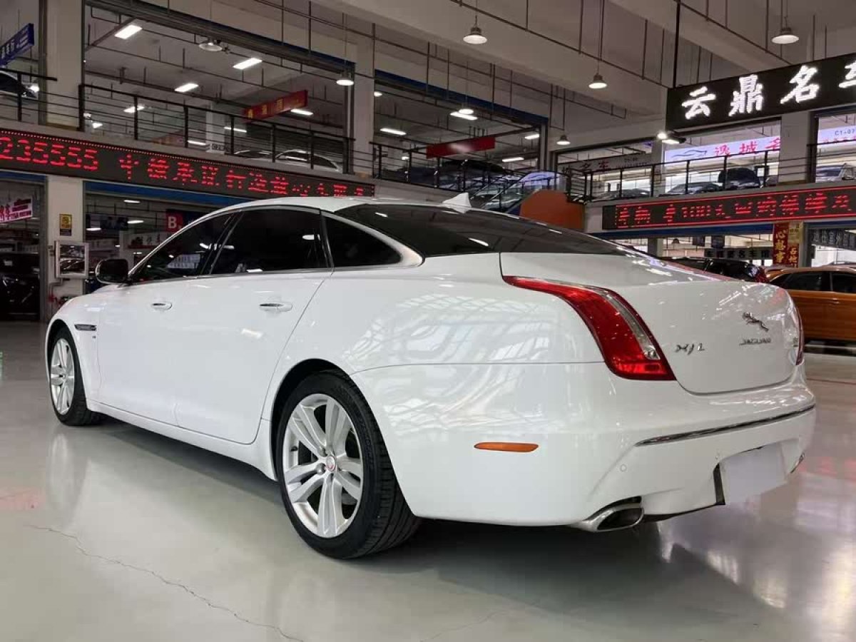 捷豹 XJ  2015款 XJL 3.0 SC 四驅(qū)全景商務(wù)版圖片
