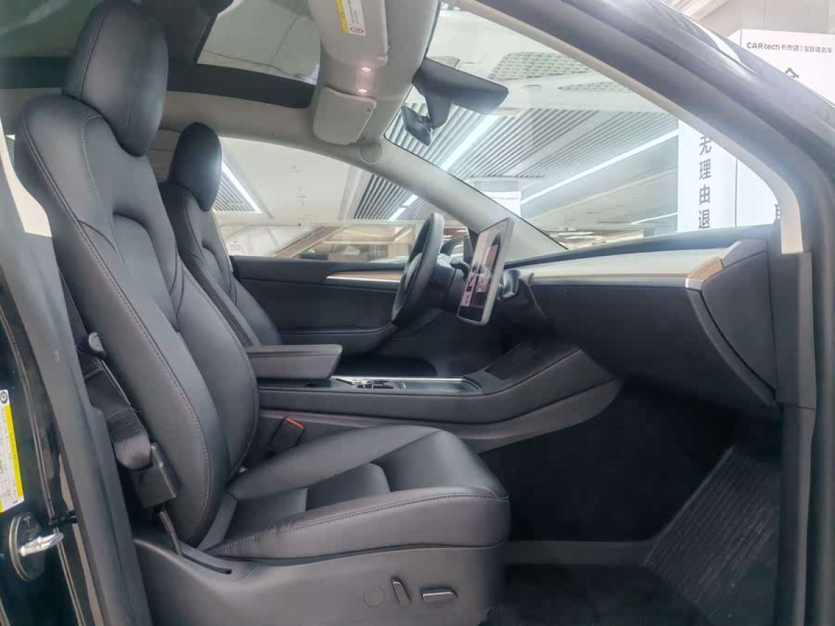 特斯拉 Model Y  2021款 標(biāo)準(zhǔn)續(xù)航后驅(qū)版圖片