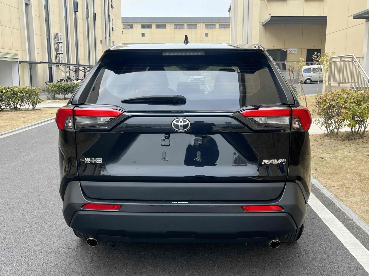 豐田 RAV4  2018款 榮放 2.0L CVT兩驅(qū)都市版圖片