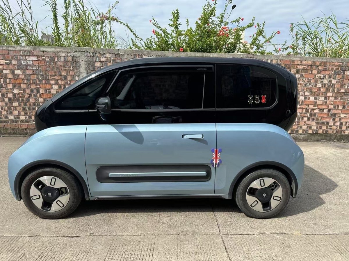 寶駿 寶駿KiWi EV  2022款 設(shè)計師輕享版 三元鋰圖片