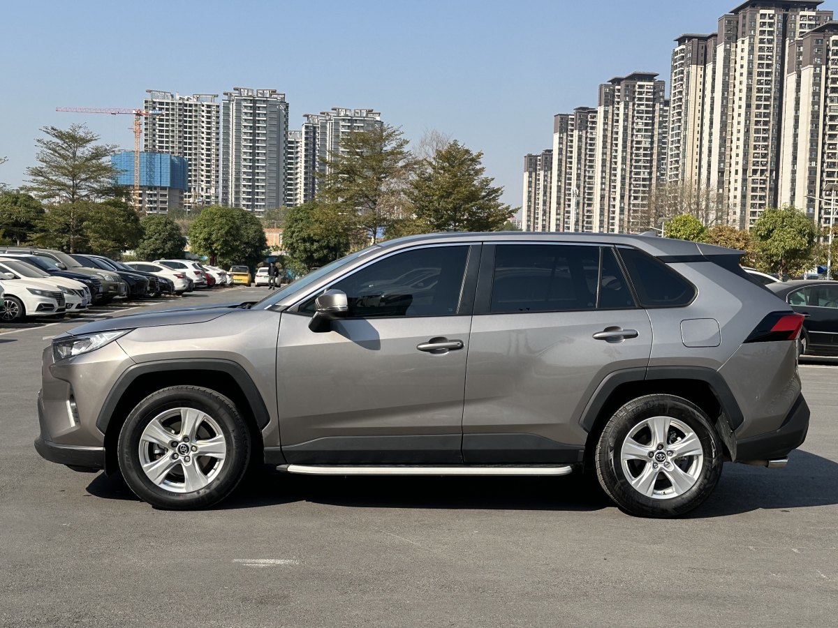 豐田 RAV4  2018款 榮放 2.0L CVT兩驅(qū)都市版圖片