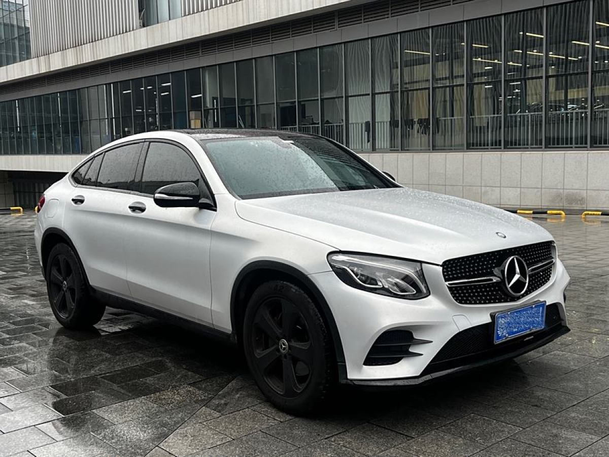 2016年12月奔馳 奔馳GLC  2023款 GLC 300 4MATIC 轎跑SUV