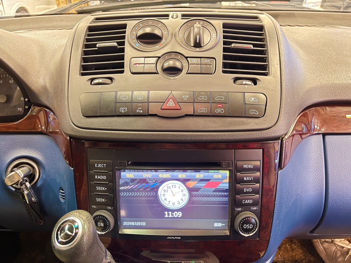 2015年10月奔驰 威霆  2015款 3.0L 精英版