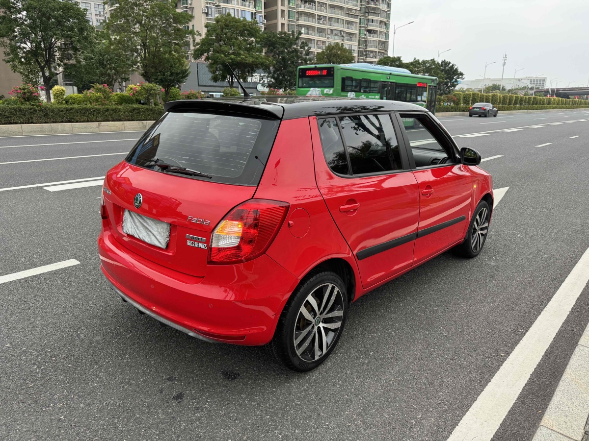 斯柯達 晶銳  2012款 1.6L 自動酷黑版圖片