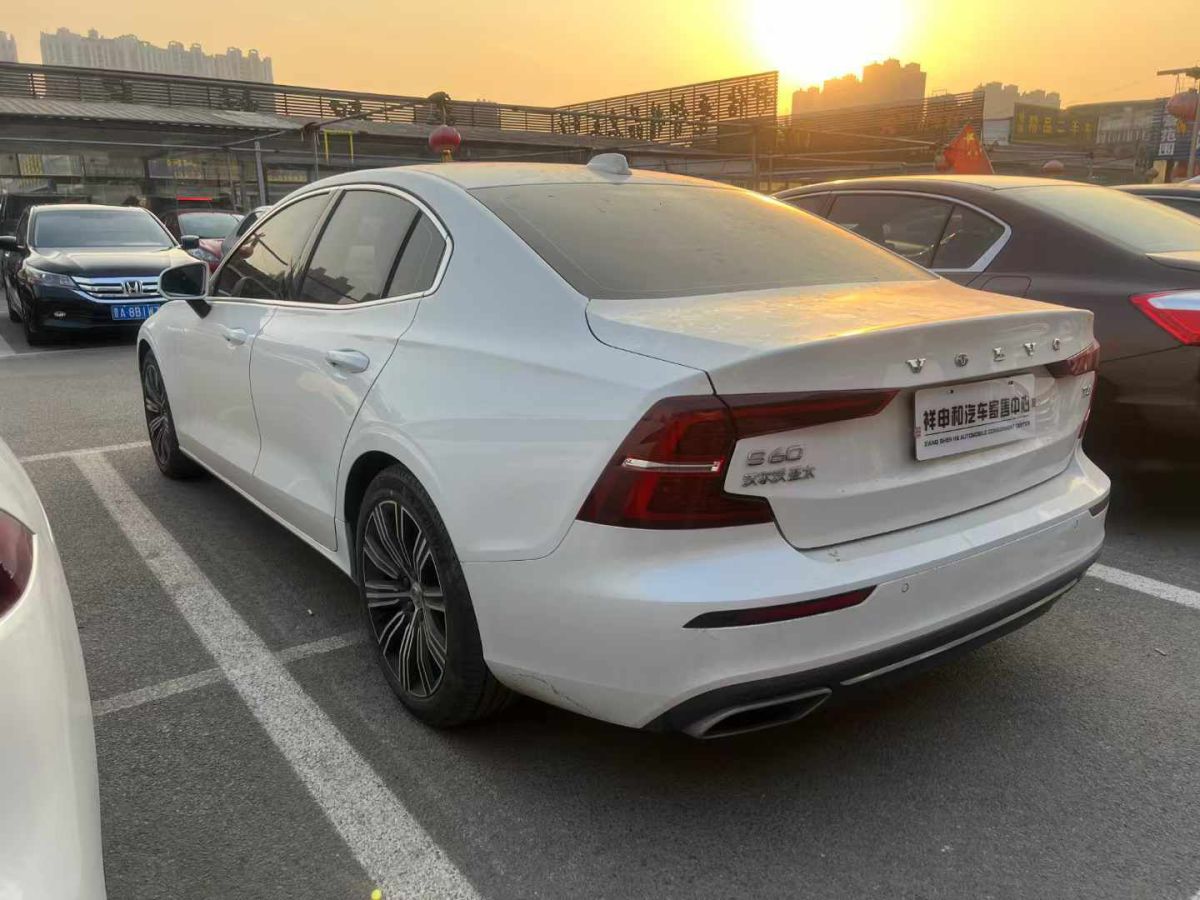 沃爾沃 S60L  2020款  T5 智進(jìn)進(jìn)階版圖片