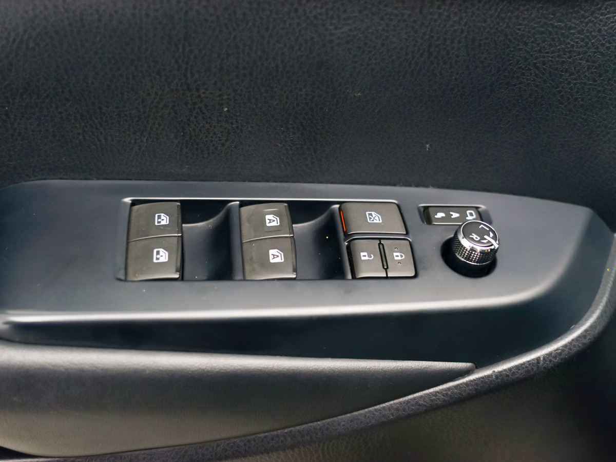 2016年6月丰田 汉兰达  2015款 2.0T 两驱豪华版 7座