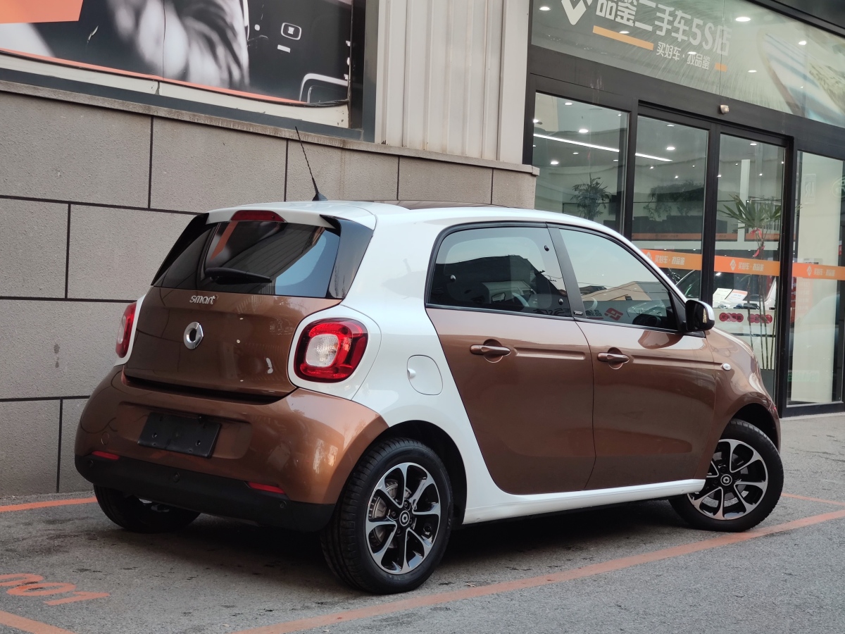 smart forfour  2018款 1.0L 52千瓦激情版圖片