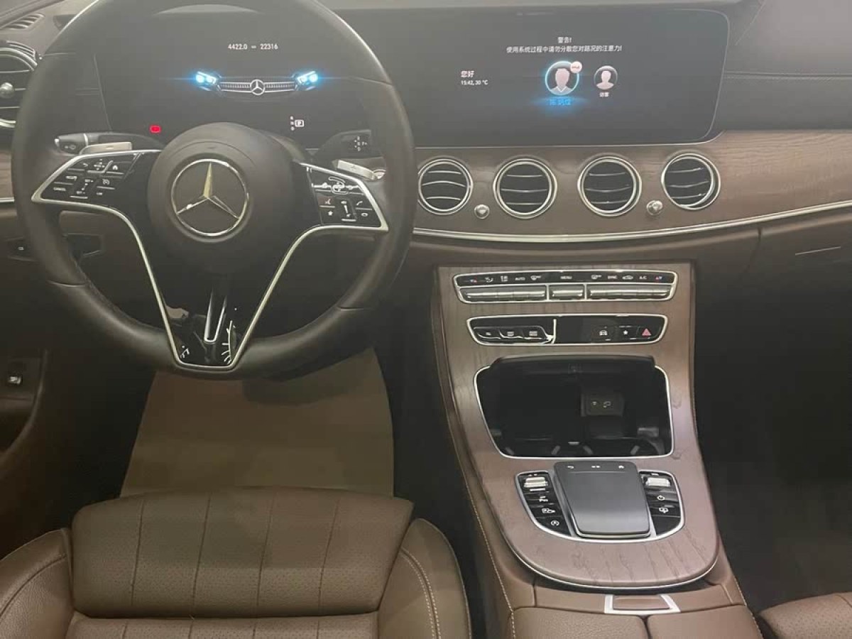 奔馳 奔馳E級  2022款 改款二 E 300 L 豪華型圖片