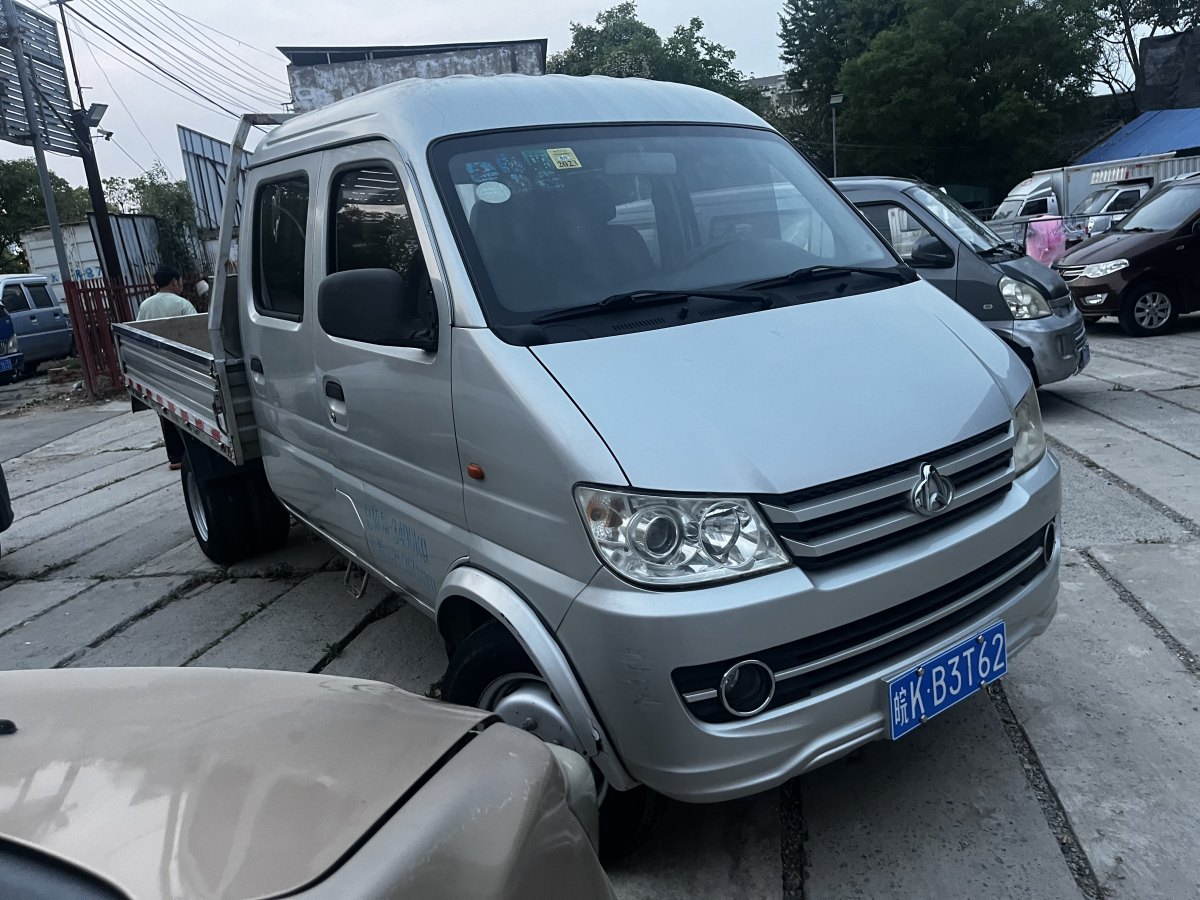 Chang'an across king of Yue x32018 model 1.5L medium configuration double row rear single wheel standard container dk15c图片