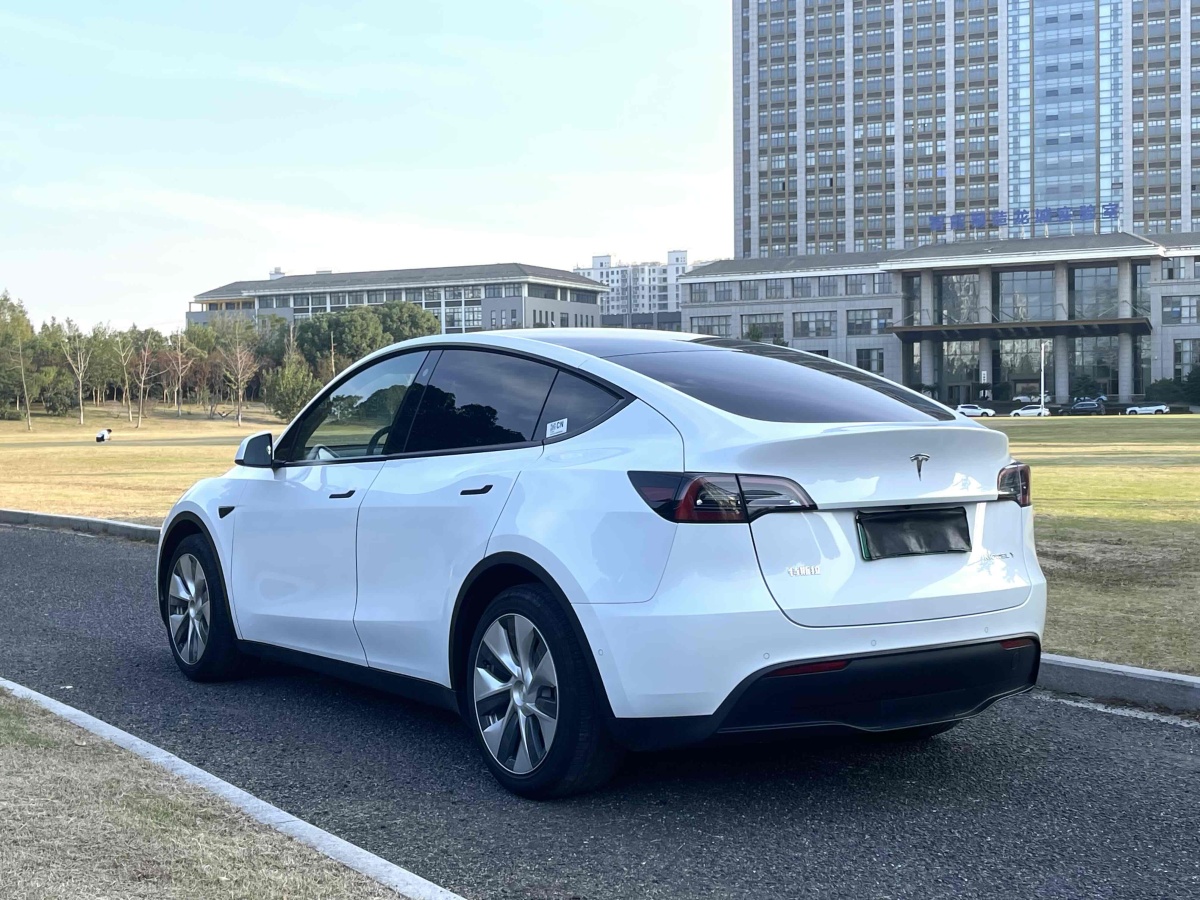 特斯拉 Model Y  2021款 改款 標準續(xù)航后驅升級版圖片