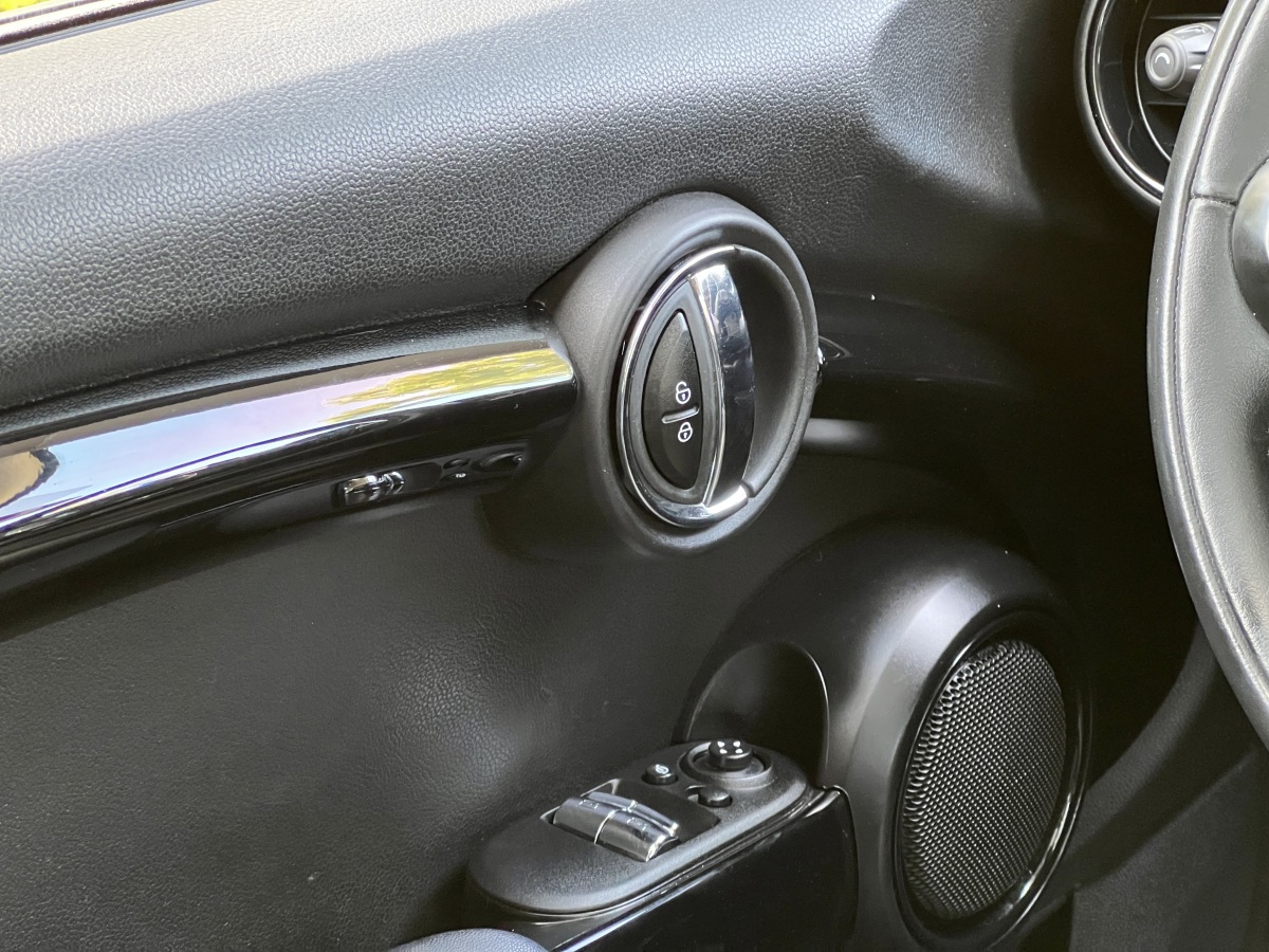 MINI COUNTRYMAN  2018款 1.5T COOPER 經(jīng)典派圖片
