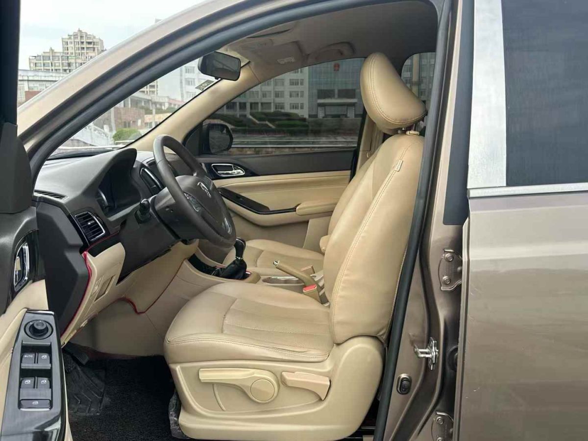 寶駿 730  2015款 1.8L 手動豪華導(dǎo)航ESP版 7座圖片