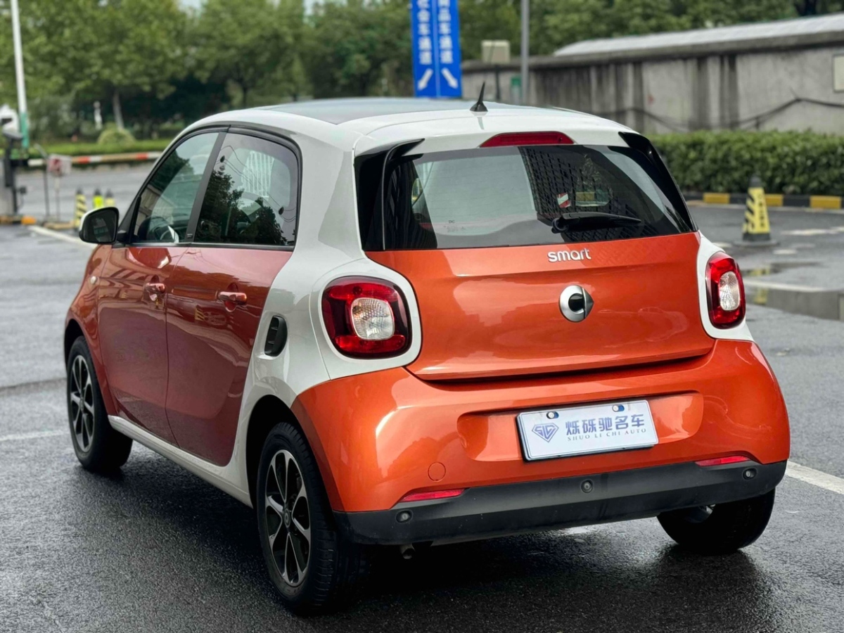 2016年8月smart forfour  2016款 1.0L 52千瓦激情版