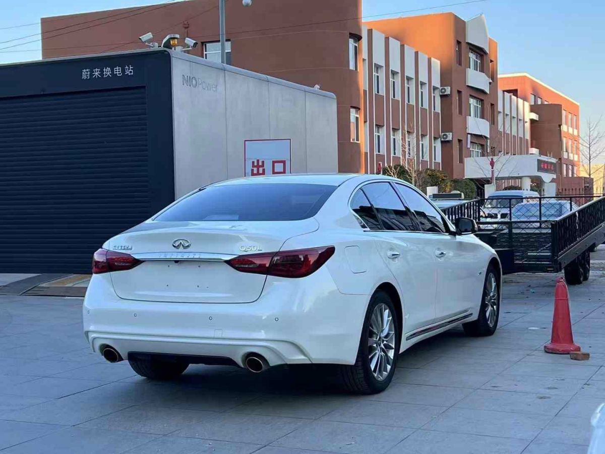 英菲尼迪 Q70  2019款 Q70L 2.0T 精英版圖片