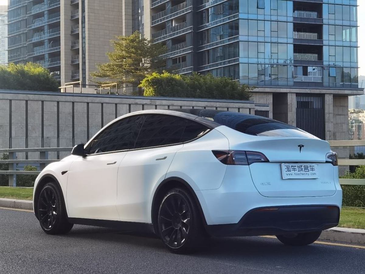 特斯拉 Model Y  2021款 改款 標(biāo)準(zhǔn)續(xù)航后驅(qū)升級版圖片