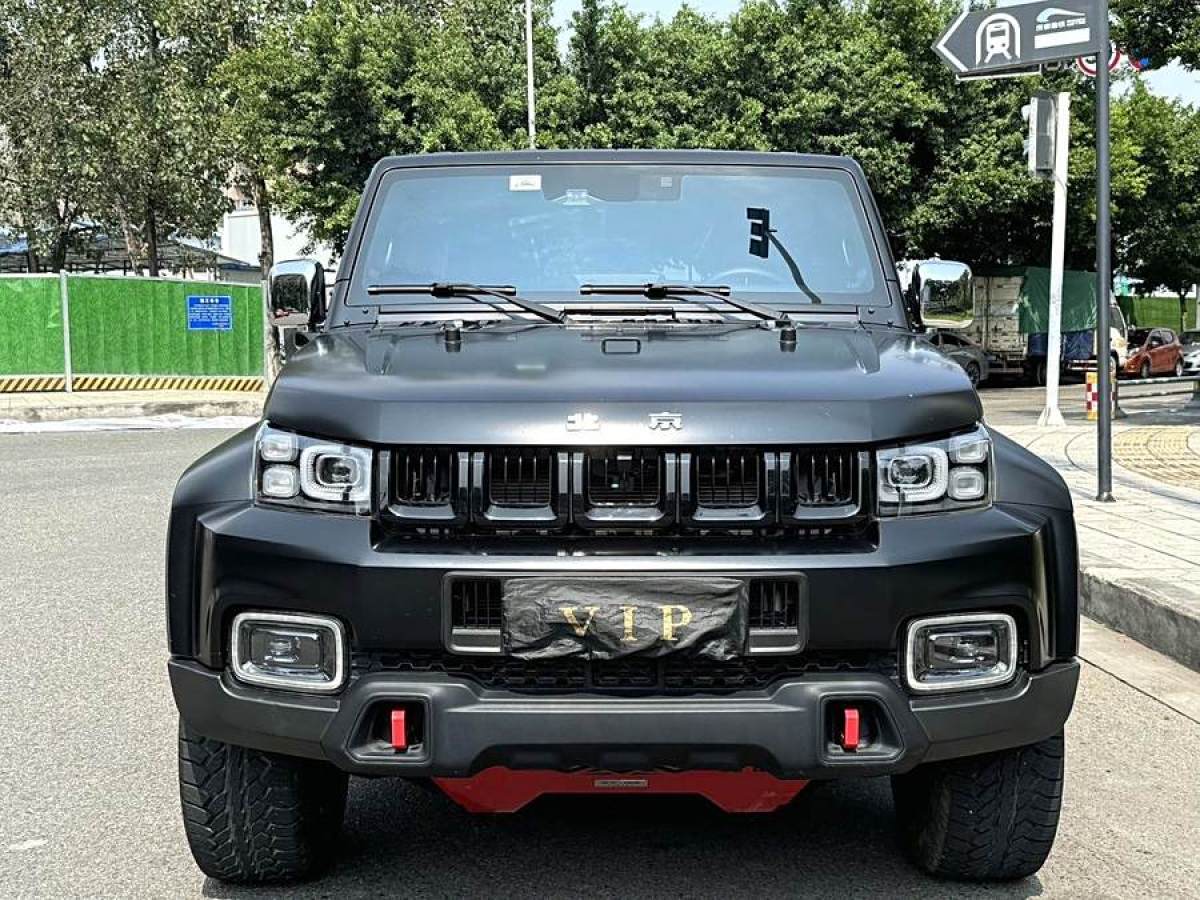 北京 BJ40  2023款 2.0T 自動(dòng)兩驅(qū)城市獵人版?zhèn)b客型圖片