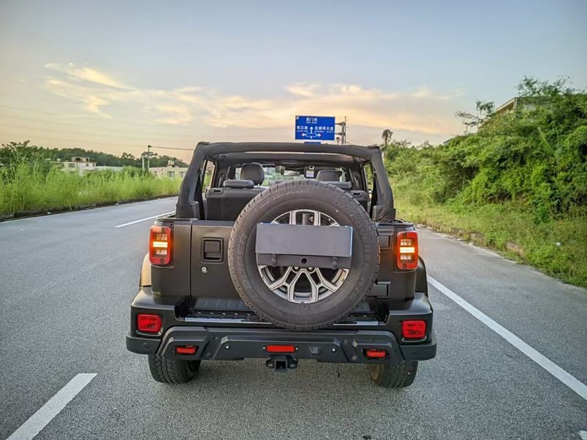 北京 BJ40  2023款 2.0T 自動兩驅(qū)城市獵人版先鋒型圖片