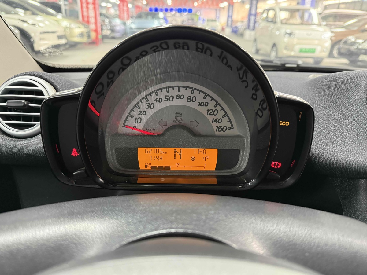 smart fortwo  2012款 1.0 MHD 硬頂標(biāo)準(zhǔn)版圖片