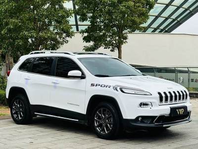 2021年3月 Jeep 自由光 2.0L 兩驅(qū)經(jīng)典運動版圖片