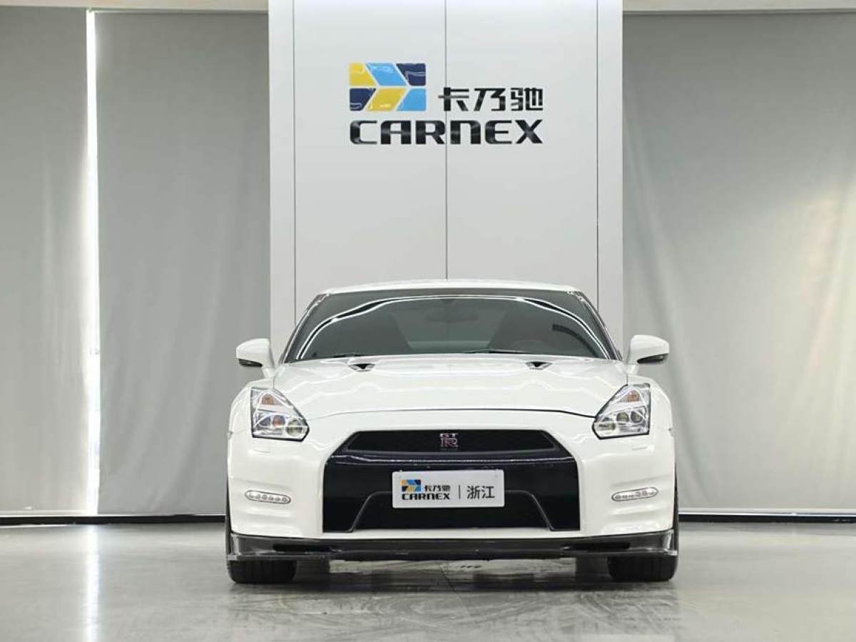 日產(chǎn) GT-R  2015款 3.8T 豪華棕紅內(nèi)飾版圖片