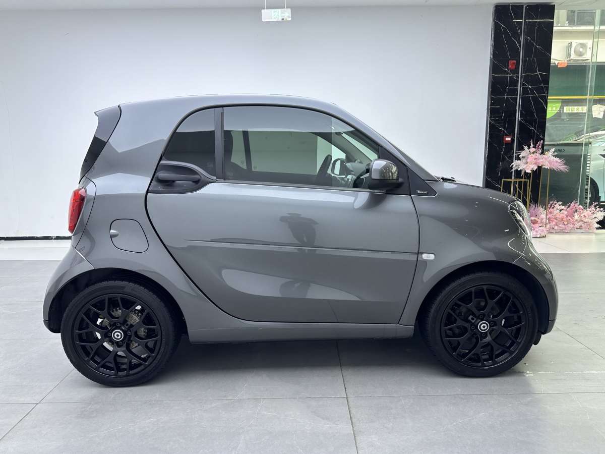 smart fortwo  2018款 0.9T 66千瓦耀鈦度特別版圖片