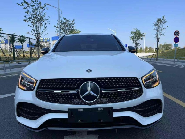 奔驰 奔驰GLC  2022款 改款 GLC 260 4MATIC 轿跑SUV