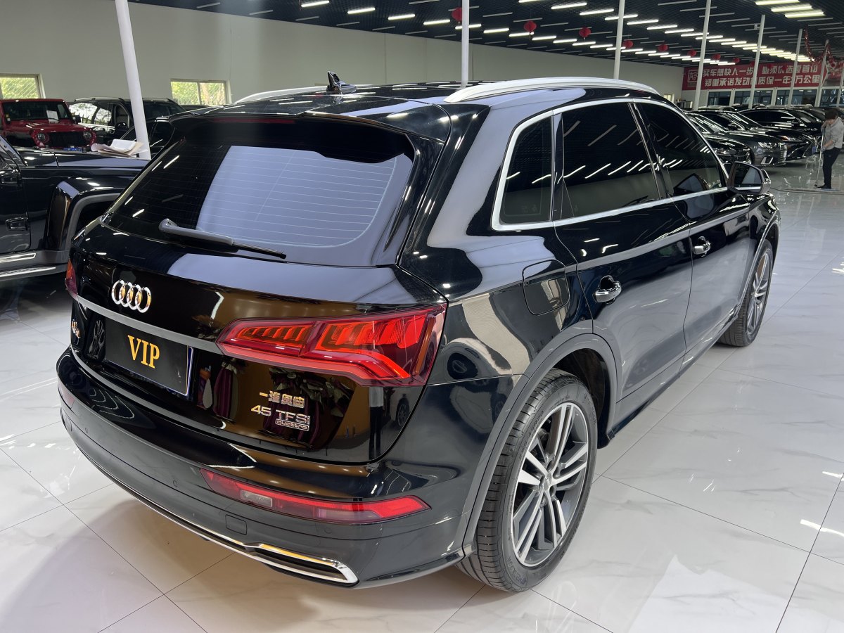 奧迪 奧迪Q5L  2018款  45 TFSI 尊享運(yùn)動(dòng)型 國(guó)VI圖片