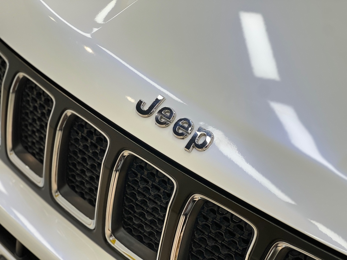 Jeep 大指挥官  2020款 2.0T 四驱精英版图片
