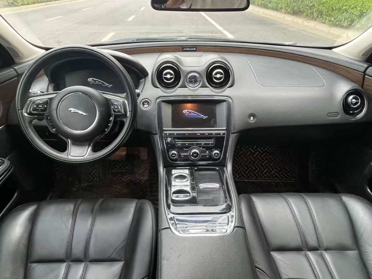 捷豹 XJ  2014款 XJL 2.0T 兩驅(qū)典雅商務(wù)版圖片
