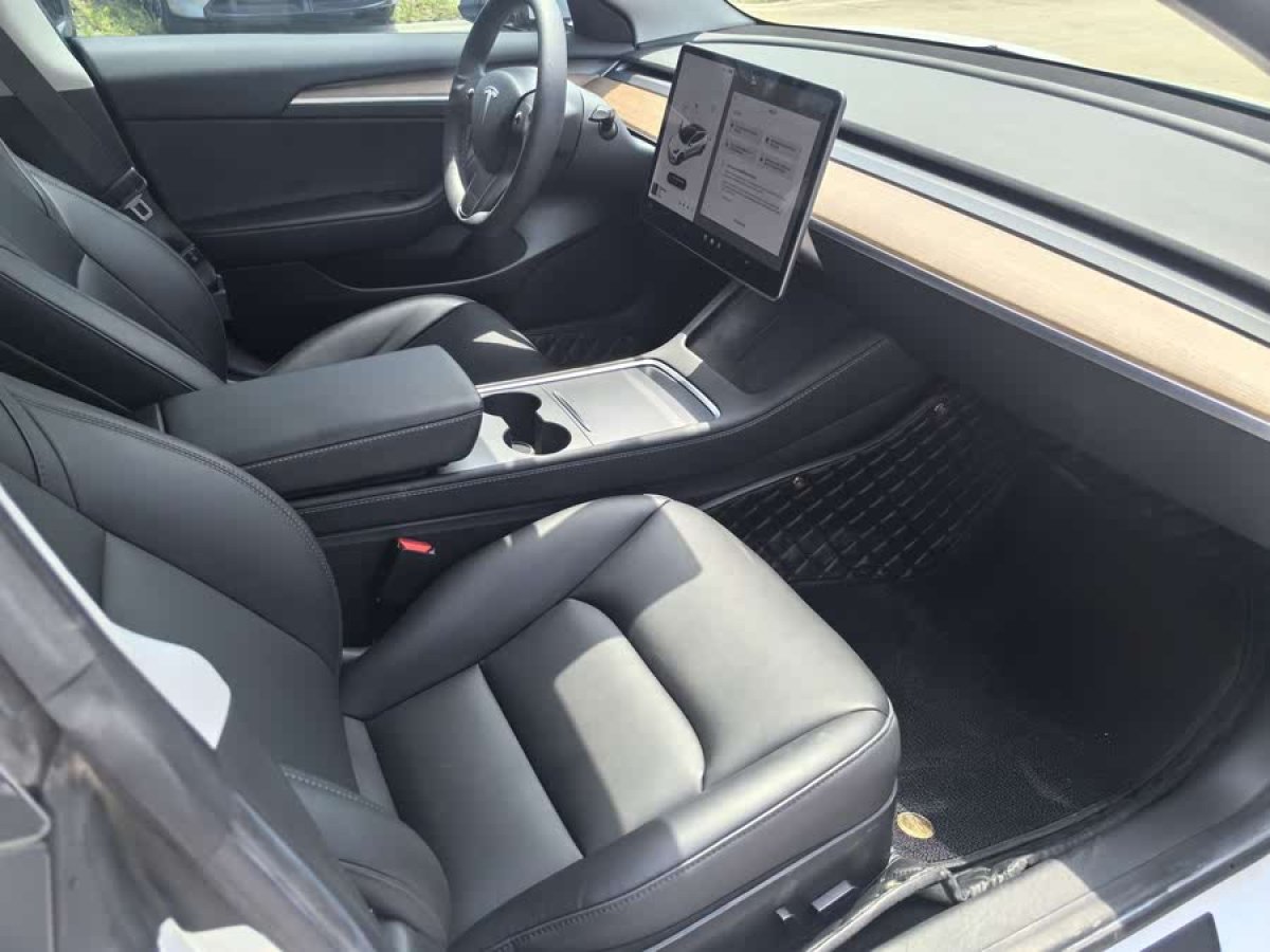 特斯拉 Model 3  2021款 改款 標(biāo)準(zhǔn)續(xù)航后驅(qū)升級版圖片