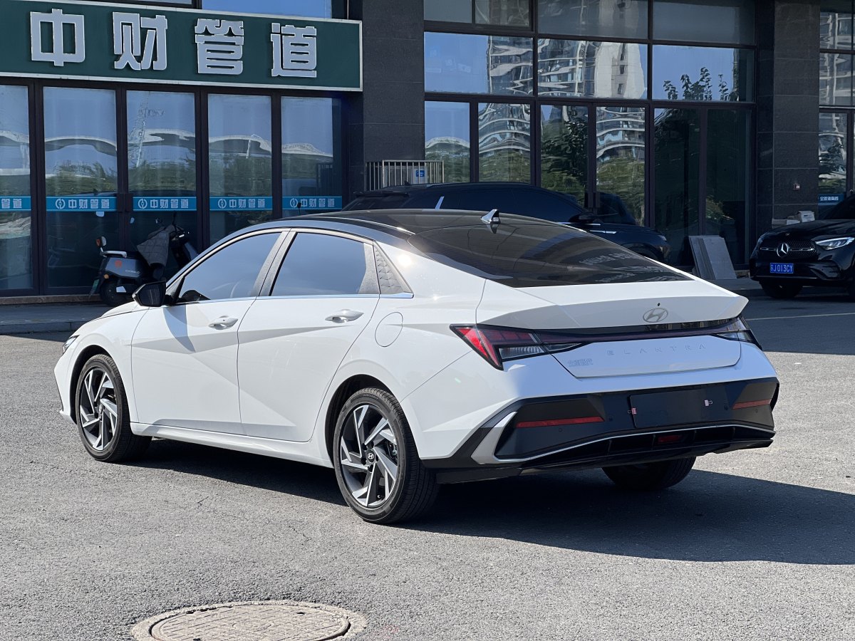 現(xiàn)代 伊蘭特  2022款 1.5L CVT LUX尊貴版圖片