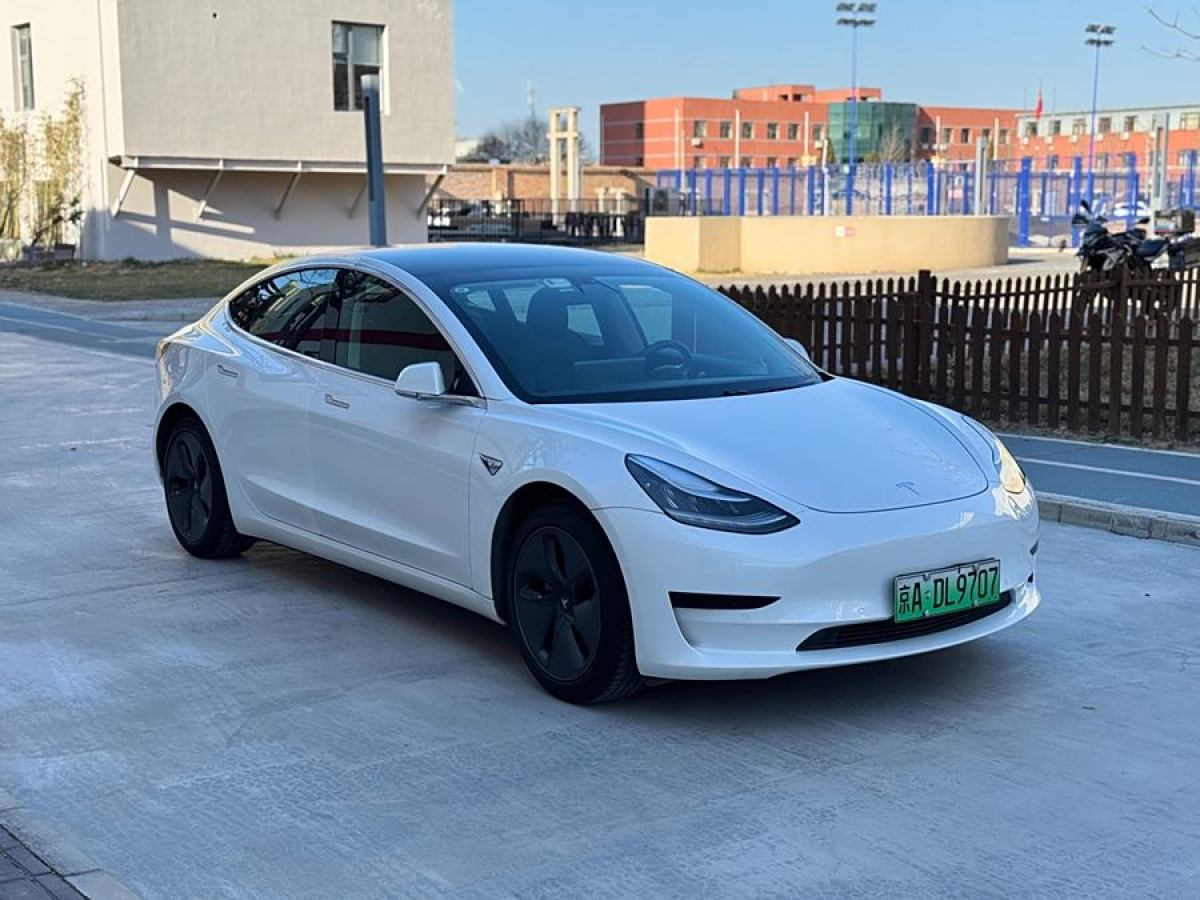 特斯拉 Model 3  2021款 改款 標(biāo)準(zhǔn)續(xù)航后驅(qū)升級版圖片