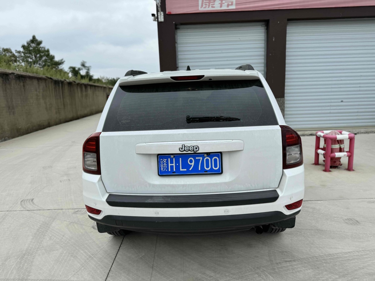 Jeep 指南者  2014款 2.0L 兩驅(qū)運(yùn)動(dòng)版圖片