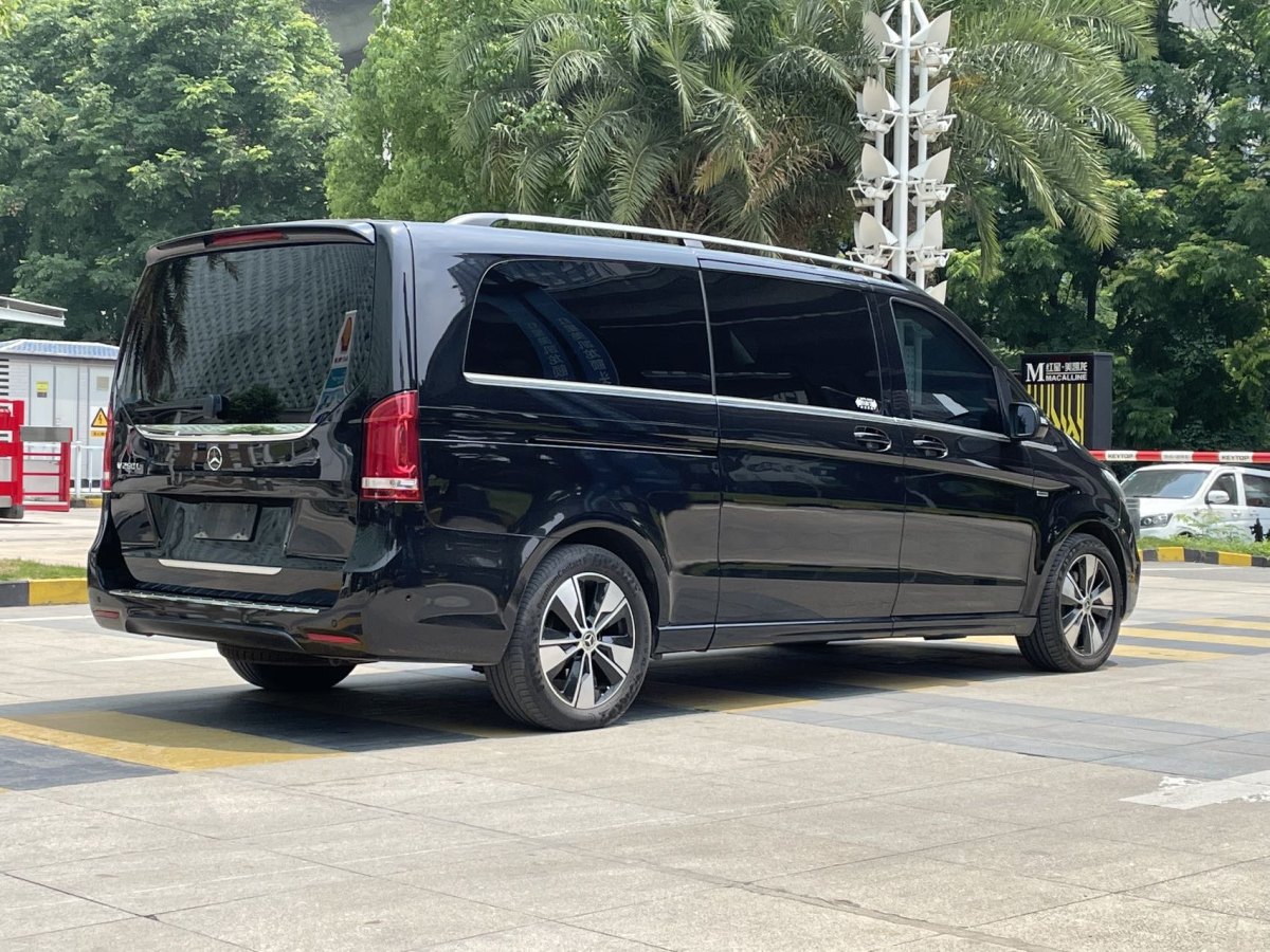 奔馳 V級(jí)  2020款 V 260 L 長(zhǎng)軸距豪華版圖片