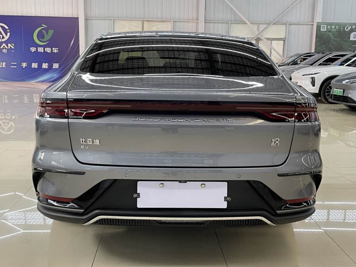 比亞迪 漢  2022款 EV 創(chuàng)世版 715KM前驅(qū)旗艦型圖片