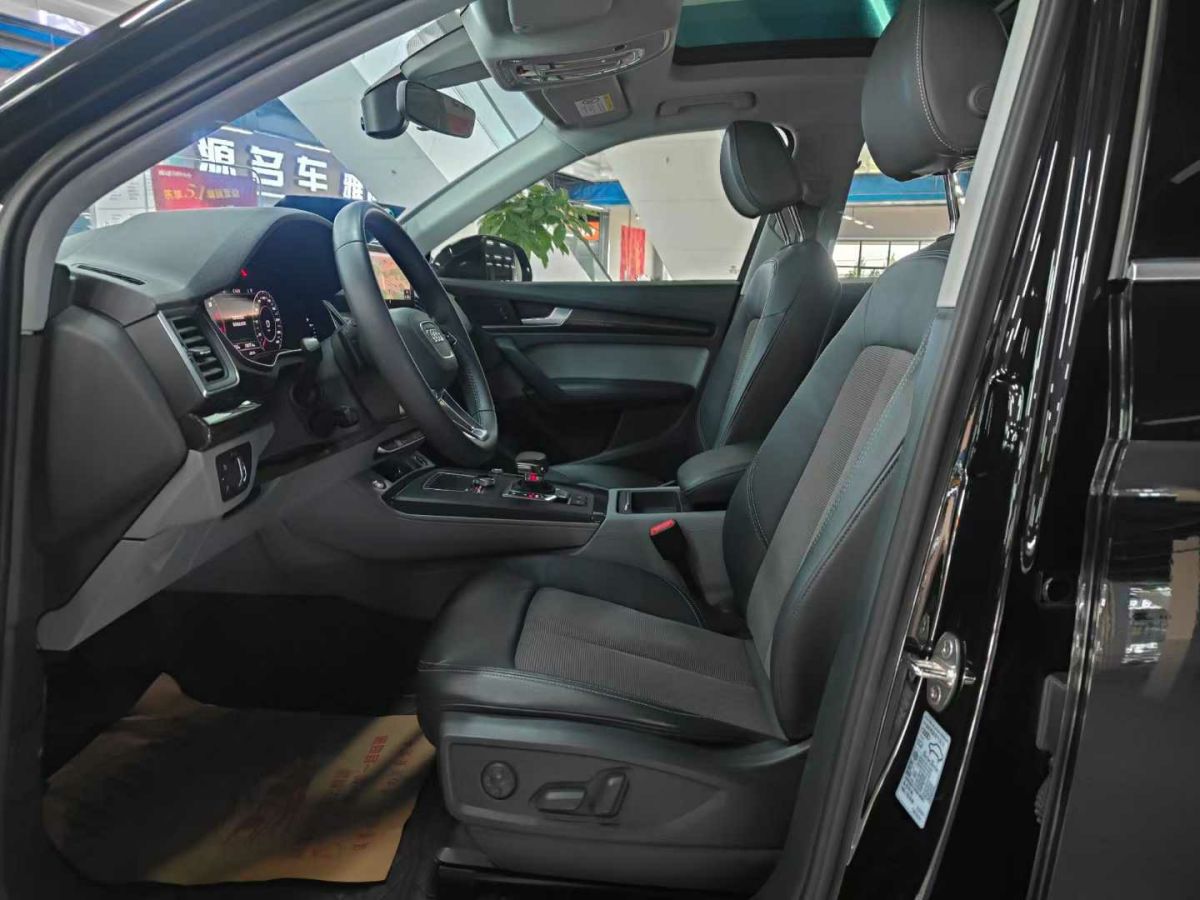 奧迪 奧迪Q3  2019款  35 TFSI 時(shí)尚動(dòng)感型圖片