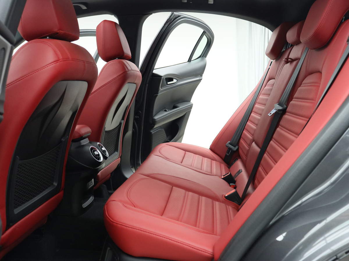 阿爾法·羅密歐 Stelvio  2023款 2.0T 280HP Veloce賽道版圖片