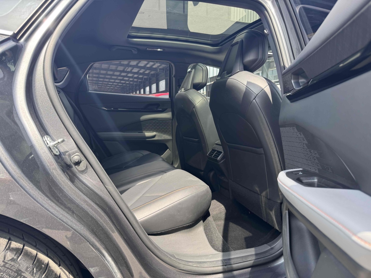 長安 長安UNI-V  2022款 1.5T 尊貴型圖片