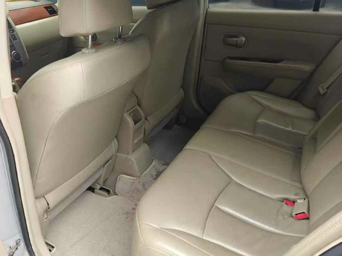 日產(chǎn) 頤達(dá)  2009款 1.6L 自動(dòng)科技版圖片