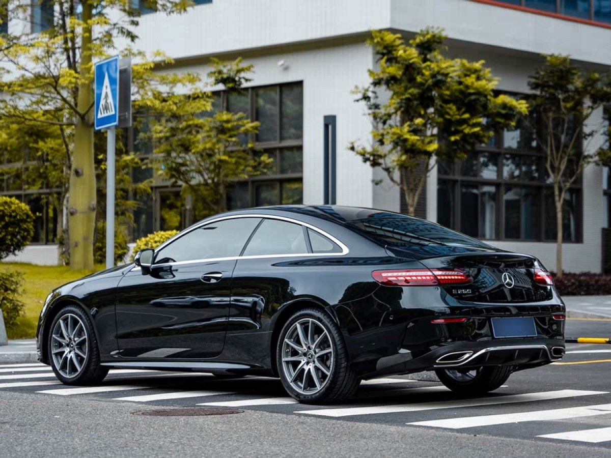 奔馳 奔馳E級(jí)  2023款 改款 E 260 轎跑車圖片